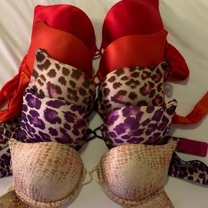 5 gently used Victoria Secret bombshell push-up bras!!